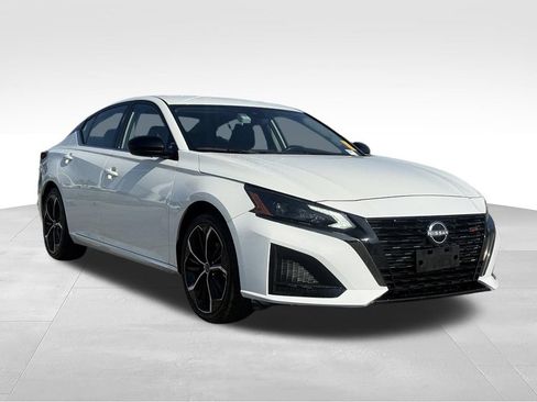 Used 2024 Nissan Altima 2.5 SR FWD image 26