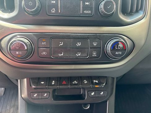 Used 2022 Chevrolet Colorado Z71 w/ Z71 Midnight Edition AWD/4WD image 20