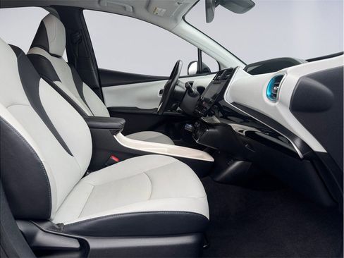 Used 2016 Toyota Prius Four w/ Advanced Technology Package image 19