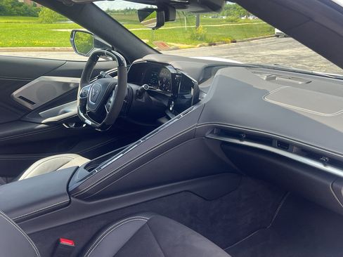 Used 2025 Chevrolet Corvette Z06 w/ Z07 Performance Package RWD image 33