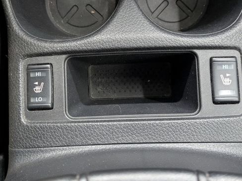 Used 2018 Nissan Rogue SV FWD image 19