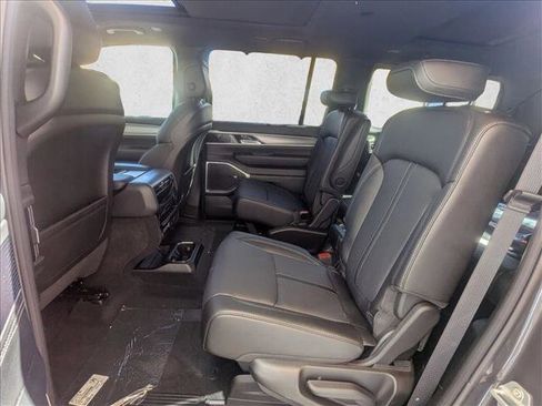 New 2025 Jeep Wagoneer Series II w/ Convenience Group I image 16