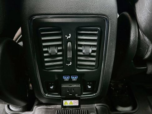 Used 2021 Jeep Grand Cherokee Overland AWD/4WD image 22
