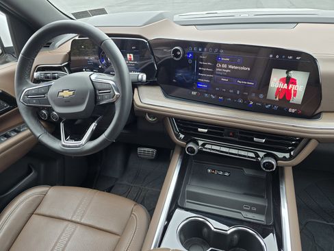 Used 2025 Chevrolet Suburban High Country image 24