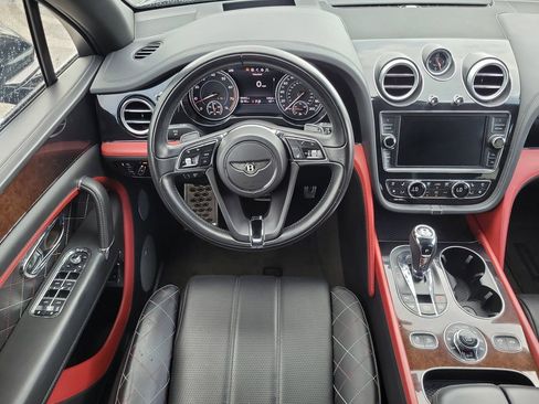 Used 2018 Bentley Bentayga AWD/4WD image 17