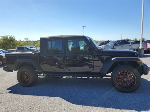 Used 2021 Jeep Gladiator Sport image 3