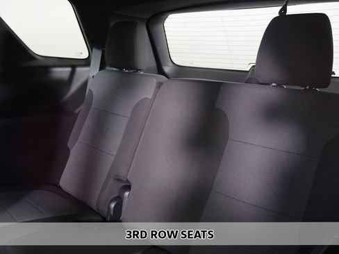 Used 2023 Chevrolet Traverse LT w/ Rear Camera Mirror Package image 12