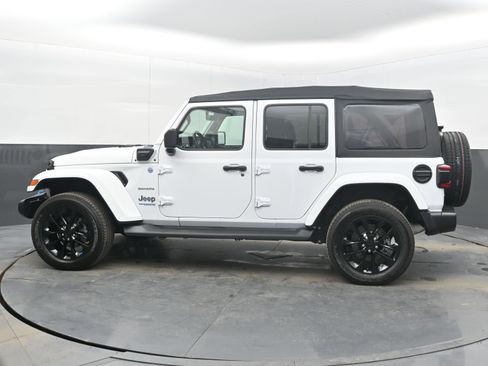 Used 2022 Jeep Wrangler Unlimited Sahara image 7