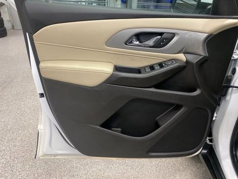Certified 2022 Chevrolet Traverse LS image 28
