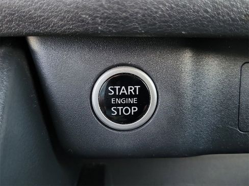 Used 2023 Nissan Rogue SV image 11