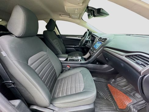 Used 2020 Ford Fusion SE FWD image 18
