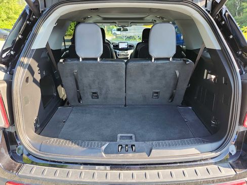 Used 2022 Ford Explorer XLT w/ Equipment Group 202A image 17
