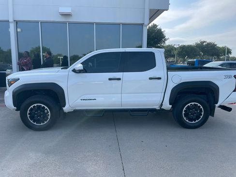 Used 2024 Toyota Tacoma TRD Off-Road w/ TRD Off Road Premium Package AWD/4WD image 6