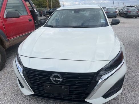 Used 2025 Nissan Altima 2.5 SV image 2