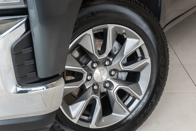 Used 2022 Chevrolet Silverado 1500 LT AWD/4WD image 2