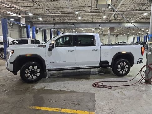 New 2026 GMC Sierra 3500 Denali w/ Denali Reserve Package AWD/4WD image 4