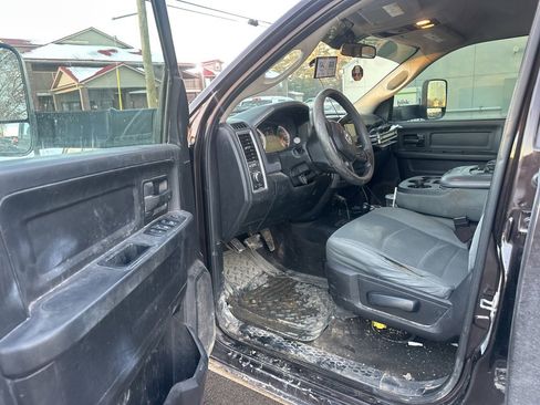 Used 2017 RAM 3500 Tradesman w/ Chrome Appearance Group image 8