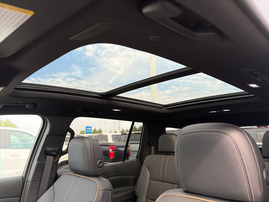 New 2026 Chevrolet Traverse High Country w/ LPO, Floor Liner Package AWD/4WD image 26