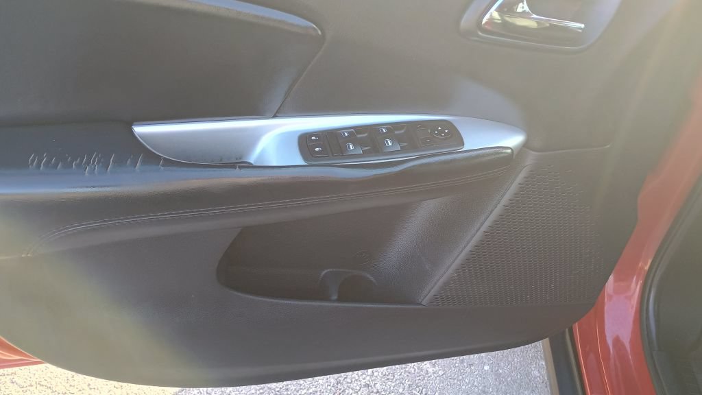 Used 2020 Dodge Journey SE FWD image 6
