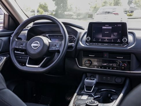 Used 2024 Nissan Rogue SV AWD/4WD image 22