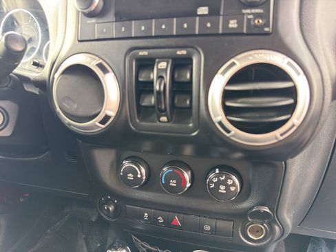 Used 2012 Jeep Wrangler Unlimited Sahara w/ Dual Top Group image 15