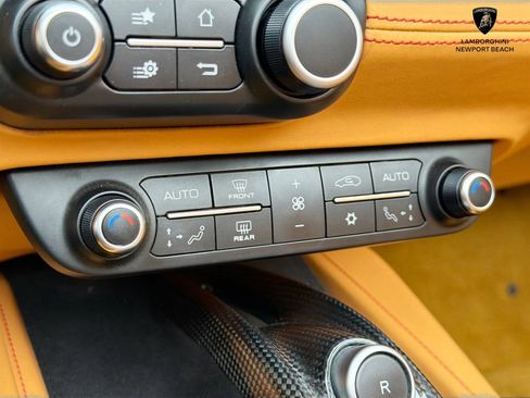 Used 2019 Ferrari Portofino RWD image 16