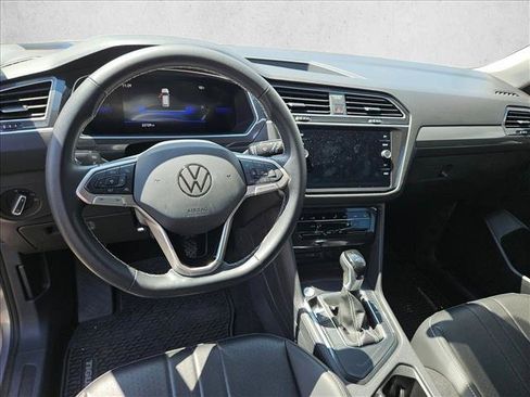 Used 2024 Volkswagen Tiguan SE FWD image 16