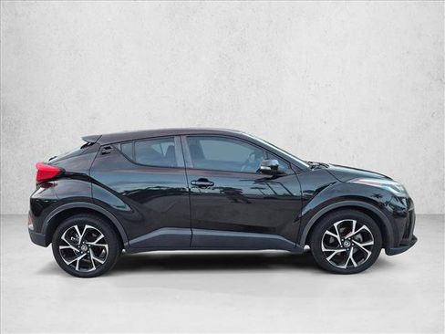 Used 2021 Toyota C-HR XLE FWD image 4