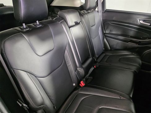 Used 2018 Ford Edge Titanium image 29