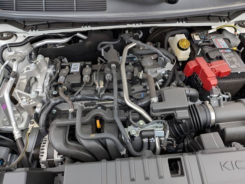 Certified 2025 Nissan Kicks SR w/ Illumination Package FWD image 27