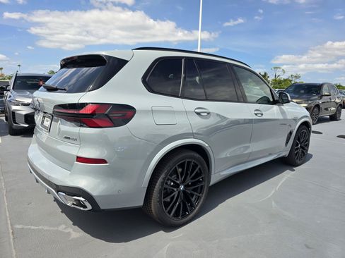 New 2026 BMW X5 xDrive40i w/ M Sport Package AWD/4WD image 2