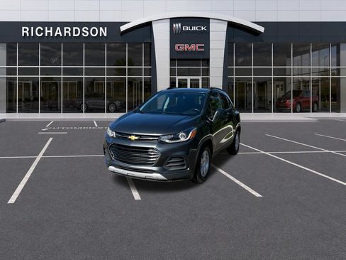 Used 2019 Chevrolet Trax LT w/ LT Convenience Package FWD image 1