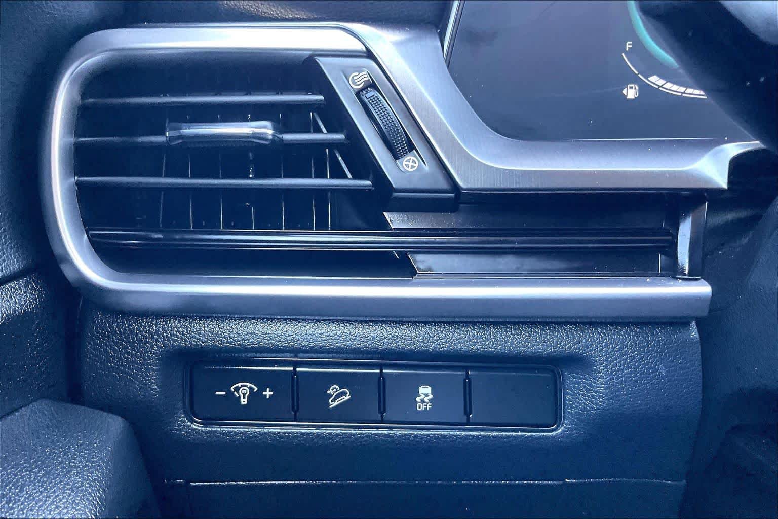 Used 2025 Kia Telluride LX FWD image 32