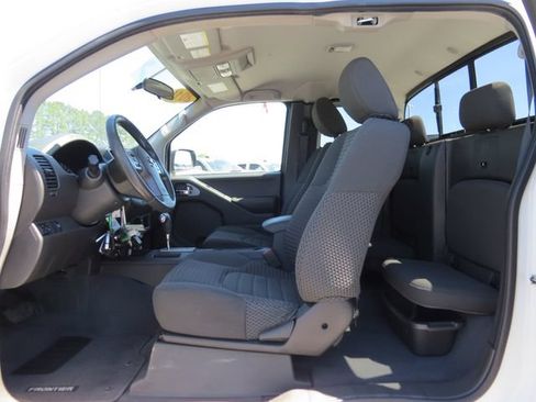 Used 2019 Nissan Frontier SV RWD image 12