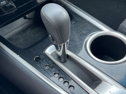 Used 2015 Nissan Pathfinder S image 23