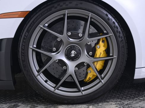 Used 2025 Porsche 911 GT3 image 11