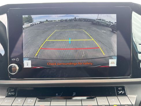 Used 2025 Toyota Camry SE FWD image 19