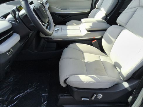 New 2026 Lincoln Navigator L Reserve AWD/4WD image 17