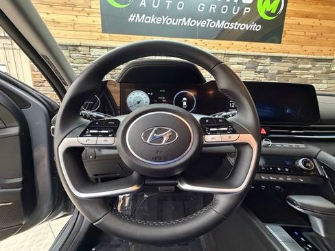 Used 2023 Hyundai Elantra Limited FWD image 17