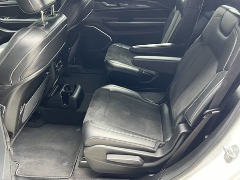 Used 2021 Jeep Grand Cherokee L Laredo image 17