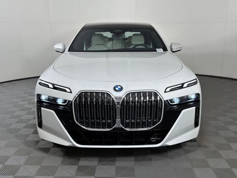 New 2026 BMW 750e xDrive w/ Premium Package image 5