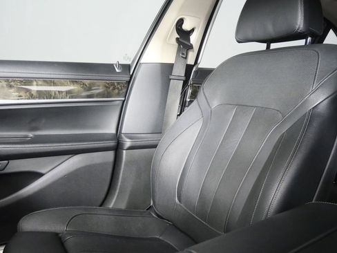 Used 2017 BMW 740i image 25