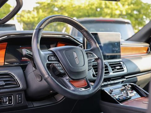 Used 2024 Lincoln Navigator Reserve AWD/4WD image 47