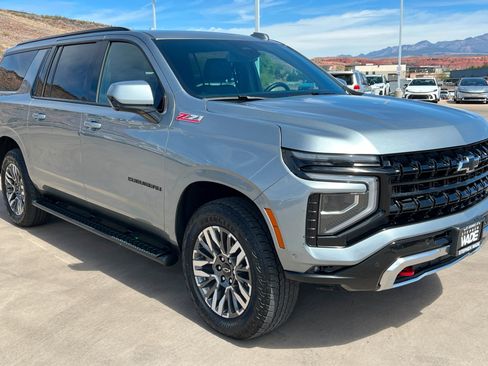 Used 2025 Chevrolet Suburban Z71 AWD/4WD image 8
