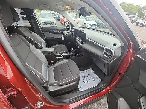 Certified 2024 Chevrolet TrailBlazer LT w/ Convenience Package AWD/4WD image 16