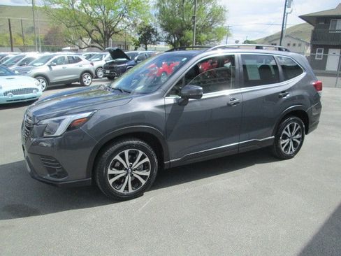 Used 2023 Subaru Forester Limited AWD/4WD image 3