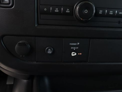 Used 2025 Chevrolet Express 2500 w/ Driver Convenience Package RWD image 33