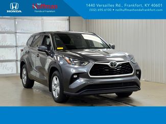 Used 2022 Toyota Highlander LE AWD/4WD video 1