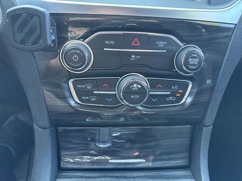 Used 2020 Chrysler 300 Touring w/ Sport Appearance Package RWD image 22
