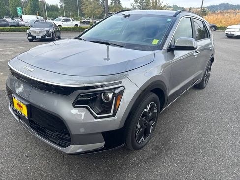 Used 2024 Kia Niro Wind w/ Wind Preserve Package FWD image 1